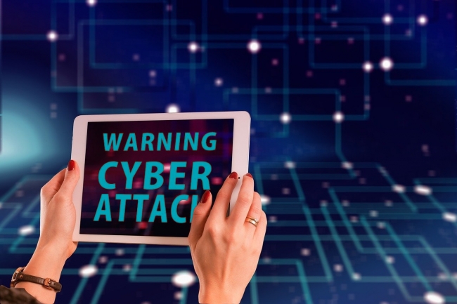 Attacco hacker a smartworker blocca azienda per un mese